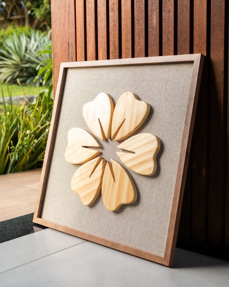 Tableau Mural Artisanal – Fleur de Bois en Relief